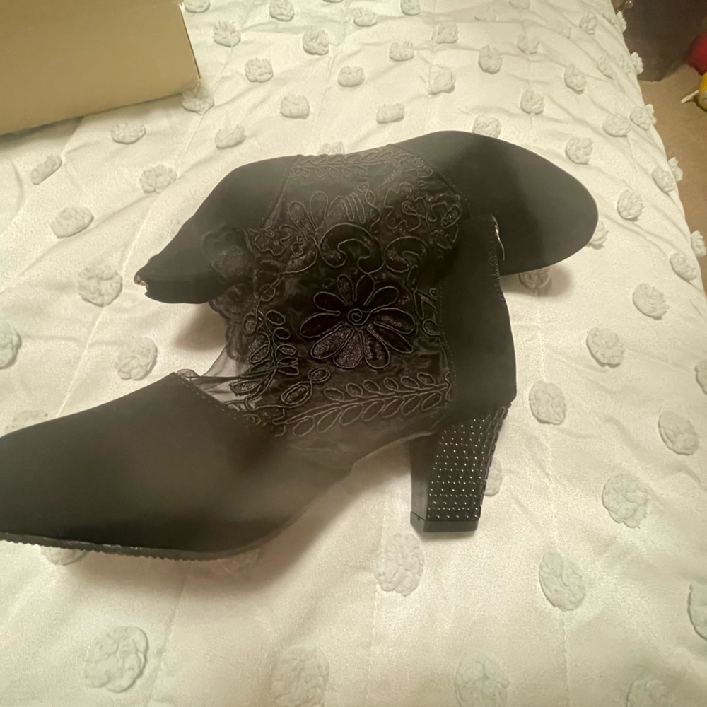Shoes - Picture 7 of 16